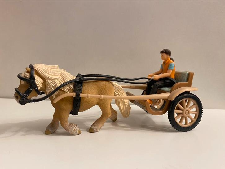 Schleich 42040 Shetlander Merrie met Sulky, Verzamelen, Dierenverzamelingen, Zo goed als nieuw, Beeldje of Figuurtje, Paard, Ophalen of Verzenden