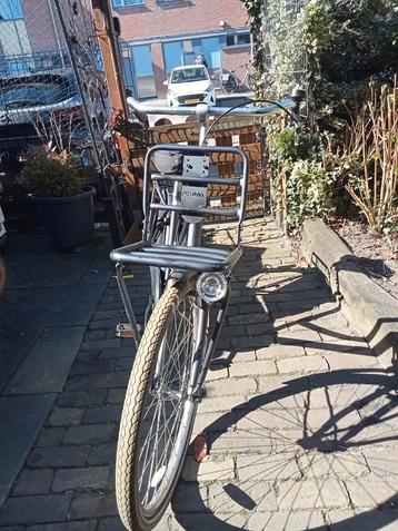 Mooie fiets voor een kleine dame beschikbaar voor biedingen