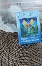 Doreen Virtue & Radleigh Valentine - Het engelentarot, Tarot of Kaarten leggen, Overige typen, Ophalen of Verzenden, Zo goed als nieuw