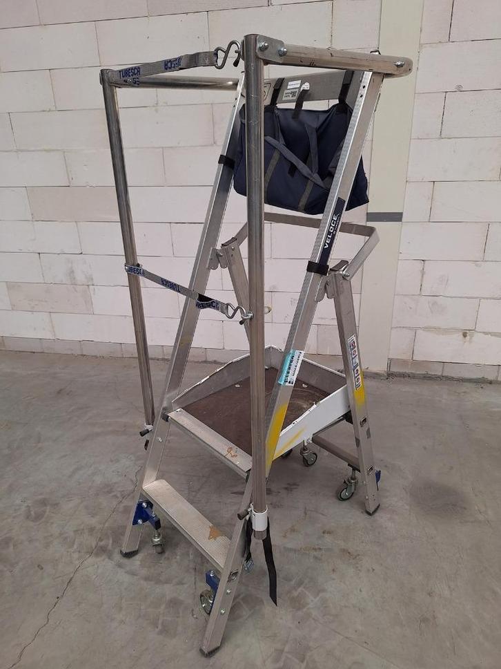 Trap, werktrap, mobiel platform, Doe-het-zelf en Verbouw, Ladders en Trappen, Gebruikt, Trap, Minder dan 2 meter, Opvouwbaar of Inschuifbaar