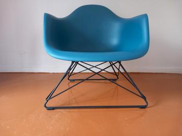 Vitra Eames LAR beschikbaar voor biedingen