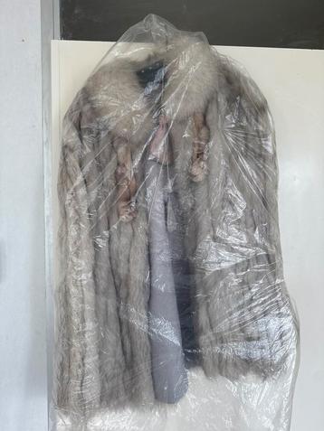 Jas van echt bont merk saga fox beschikbaar voor biedingen