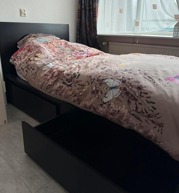 Bed Ikea Malm 90x200, Huis en Inrichting, Slaapkamer | Bedden, Zo goed als nieuw, Eenpersoons, 90 cm, 200 cm, Hout, Zwart, Ophalen