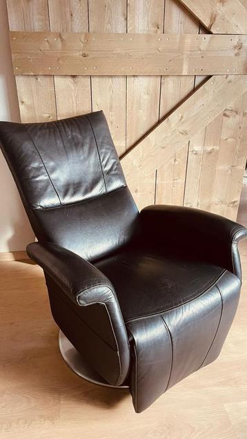 Lederen stoel beschikbaar voor biedingen