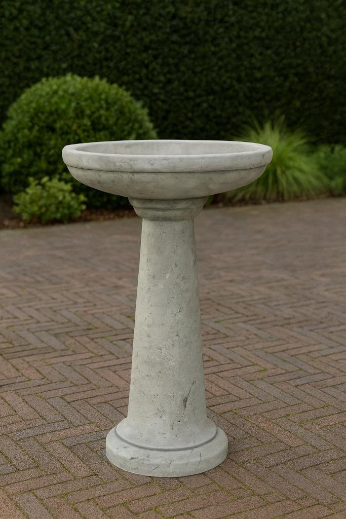 groot stenen vogelbad op voet, Tuin en Terras, Tuinbeelden, Nieuw, Overige typen, Beton, Ophalen