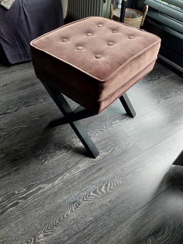 2 Bruin Velvet Krukjes - Zwarte Kruispoot beschikbaar voor biedingen