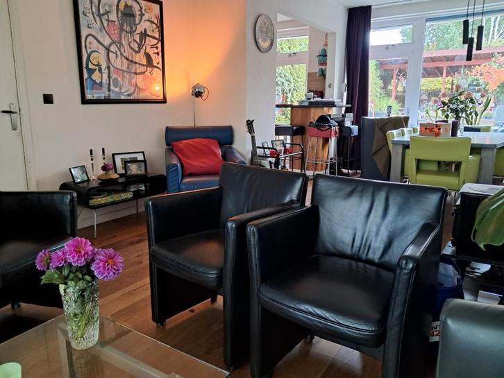 2x Zwart Leren Stoel Zeer Nette Staat Vandaag Koopje €100, Huis en Inrichting, Stoelen, Gebruikt, Twee, Zwart, Ophalen