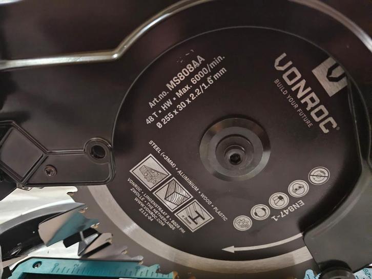 Vonroc Afkortzaag - Nieuw in doos!, Doe-het-zelf en Verbouw, Gereedschap | Zaagmachines, Nieuw, Afkortzaag, 600 tot 1200 watt