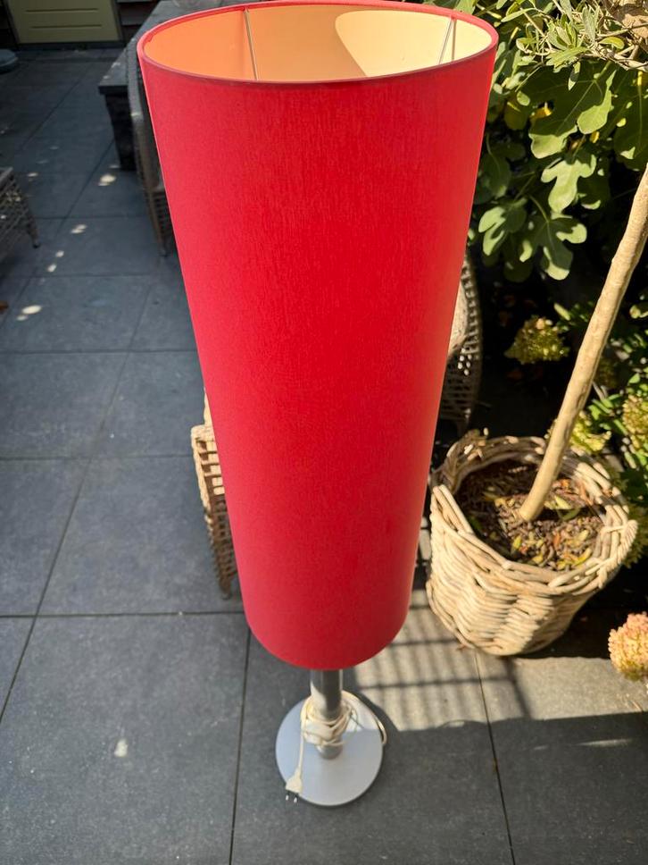 Rode Staande Lamp voor de Woonkamer, Huis en Inrichting, Lampen | Vloerlampen, Zo goed als nieuw, 100 tot 150 cm, Stof, Ophalen