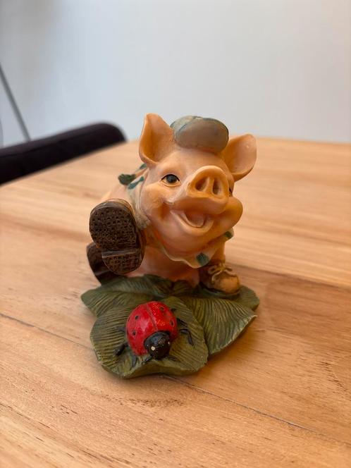 Varkensbeeldje met Lieveheersbeestje - Woondecoratie Antiek, Antiek en Kunst, Antiek | Woonaccessoires, Ophalen of Verzenden