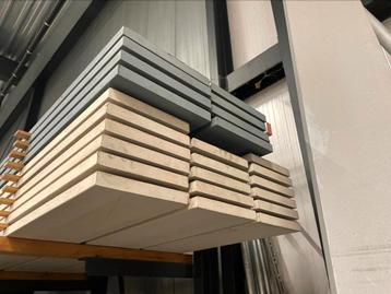 Cedar houten delen 8 stuks afm. 28x285x5850 beschikbaar voor biedingen