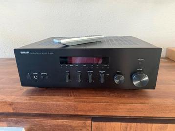 Yamaha R-S300 Natural Sound Stereo Receiver beschikbaar voor biedingen