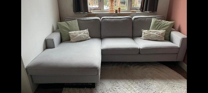 Grijze bank met mooie longchair, Huis en Inrichting, Banken | Bankstellen, Zo goed als nieuw, Ophalen