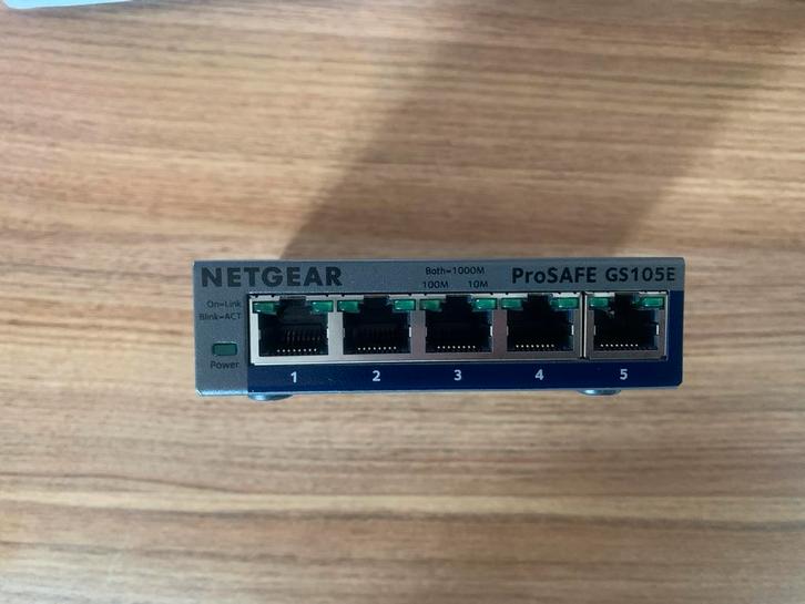 2x zgan Netgear GS105E Ethernet Switch, Computers en Software, Netwerk switches, Gebruikt, Ophalen of Verzenden