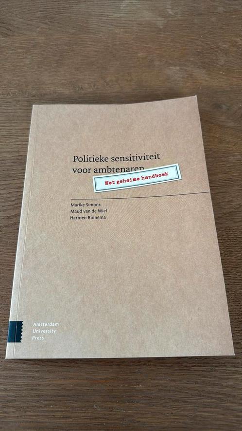 Marike Simons - Politieke sensitiviteit voor ambtenaren, Boeken, Wetenschap, Zo goed als nieuw, Ophalen of Verzenden