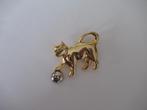 Broche poes/kat speelt met zilverkleurige bal, Verzenden, Zo goed als nieuw, Overige kleuren, Overige materialen