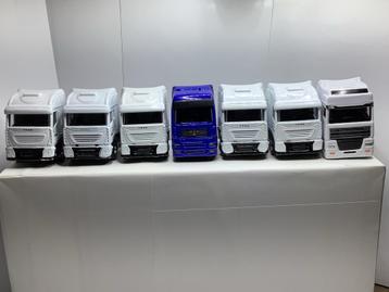 Collectie Miniatuur Vrachtwagens beschikbaar voor biedingen