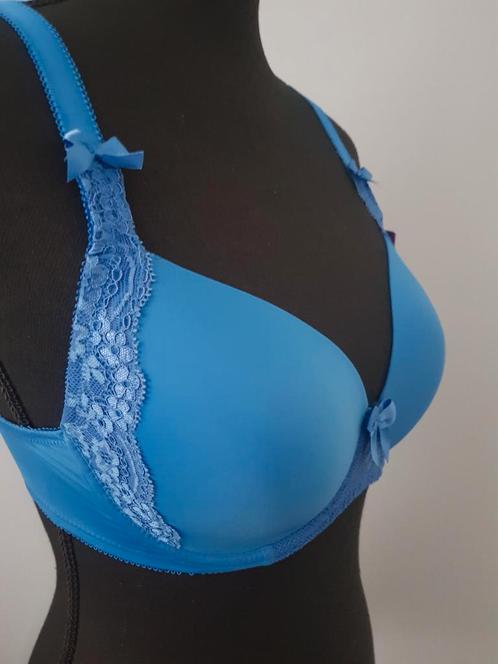 Nieuwe blauwe Lascana
Cup bh maat 70 D

Winkelprijs €25,00, Kleding | Dames, Ondergoed en Lingerie, BH, Blauw, Ophalen of Verzenden