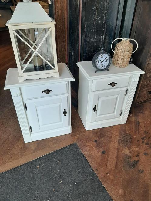 Set van 2 witte nachtkastjes, Huis en Inrichting, Slaapkamer | Nachtkastjes, Zo goed als nieuw, 55 tot 70 cm, Minder dan 45 cm