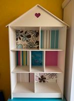 Groot, houten poppenhuis met leuk behang op de achterwand., Ophalen of Verzenden, Zo goed als nieuw