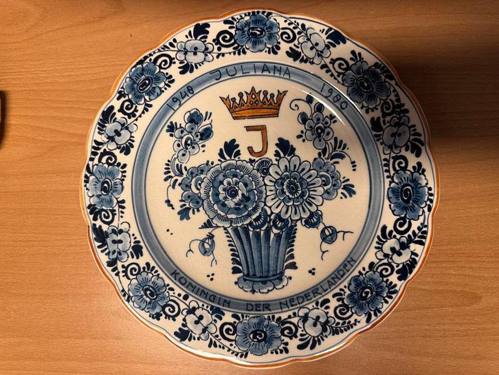 Herdenkingsbord Koningin Juliana 1952, 28 cm, Antiek en Kunst, Antiek | Wandborden en Tegels, Ophalen of Verzenden