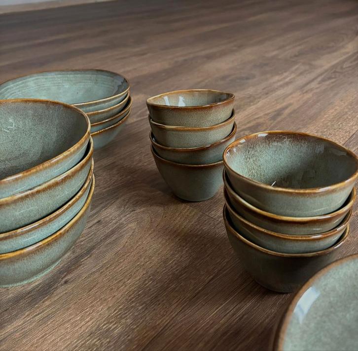 Serviesset, Huis en Inrichting, Keuken | Servies, Zo goed als nieuw, Compleet servies, Overige stijlen, Aardewerk, Ophalen