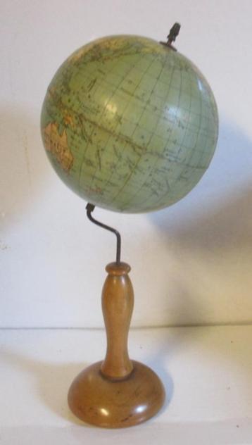 heel klein cardboard wereldbolletje globe ' globe d'ecolier  beschikbaar voor biedingen