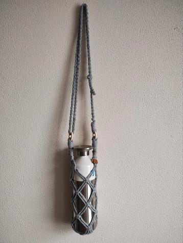 Handgemaakte flessenhouder macramé. Sisters Forever  beschikbaar voor biedingen