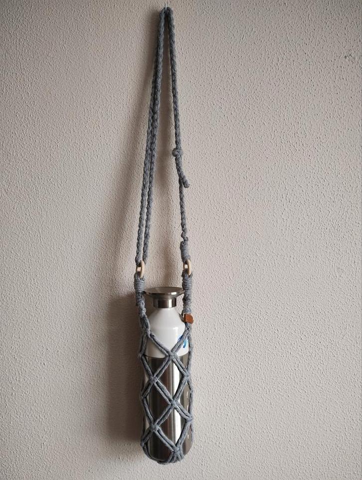 Handgemaakte flessenhouder macramé. Sisters Forever, Sieraden, Tassen en Uiterlijk, Zonnebrillen en Brillen | Dames, Nieuw, Overige merken