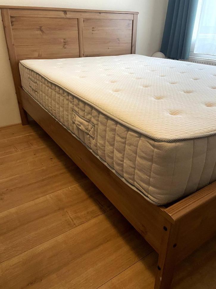 Klassiek scandinavisch bed met nieuwe lattenbodem 140x200 cm, Huis en Inrichting, Slaapkamer | Bedden, Gebruikt, Tweepersoons