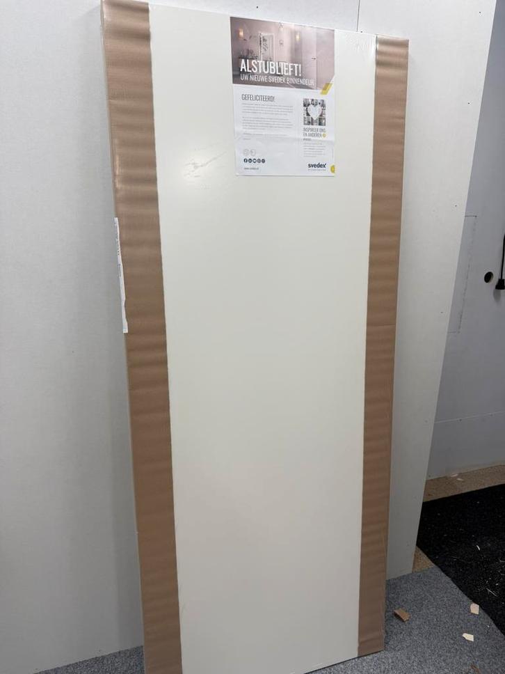 MP226 - Svedex gladde opdekdeur rechts 204,9 x 83, Doe-het-zelf en Verbouw, Deuren en Horren, Zo goed als nieuw, Ophalen