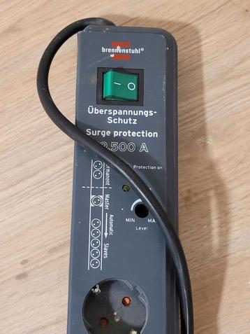 Stekkerdoos met overspanningsbeveiliging beschikbaar voor biedingen
