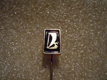 Mooie speld van het Lada logo beschikbaar voor biedingen