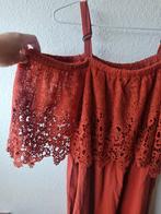Terra kleurige zomerjurk met offshoulder detail., Ophalen of Verzenden, Zo goed als nieuw, Overige typen