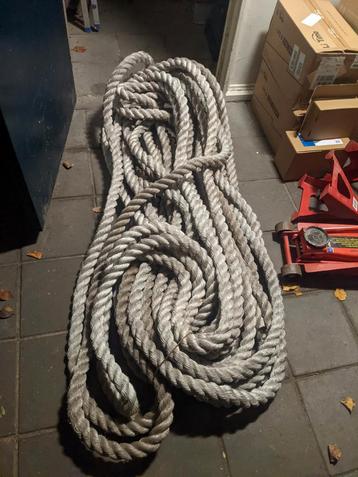 Lang Dik Touw  beschikbaar voor biedingen