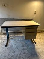 Geweldig bureau circa 1,20 met drie lade/ vintage, Zo goed als nieuw, Ophalen, Bureau