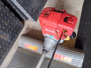 Te koop goede Honda bosmaaier 4 takt. beschikbaar voor biedingen