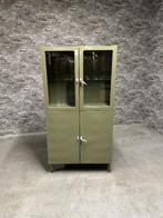 Industriële vintage apothekerskast | dokterskast nr.1147, Huis en Inrichting, Kasten | Vitrinekasten, Info@antiekgroothandel.com