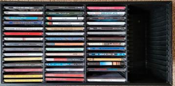 Ruim 40 cd's in cassette beschikbaar voor biedingen