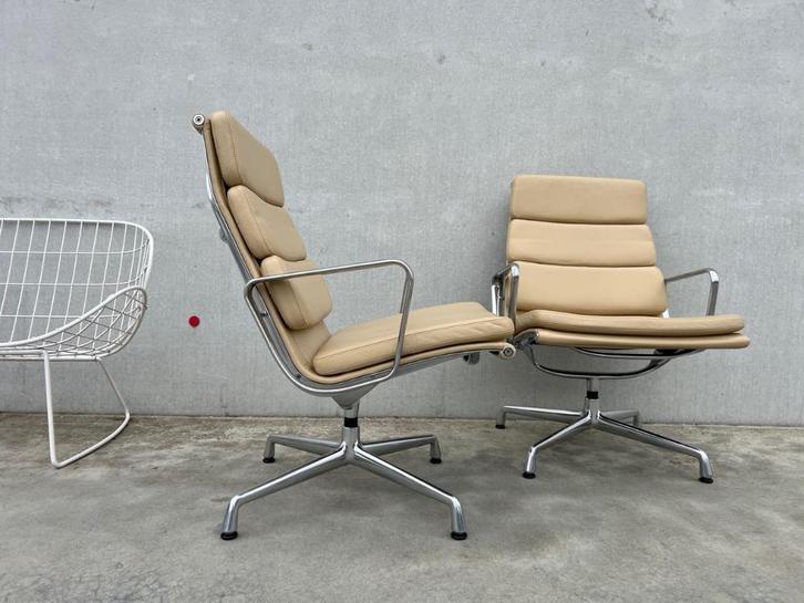 VITRA EAMES EA216 LEDEREN FAUTEUIL, 9X, Huis en Inrichting, Fauteuils, Zo goed als nieuw, Leer, Metaal, Verzenden