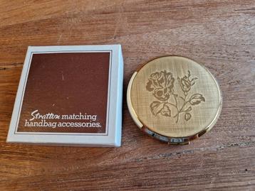Vintage poederdoos Stratton England beschikbaar voor biedingen