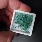 Lot met ruwe en voor geslepen smaragden, Sieraden, Tassen en Uiterlijk, Edelstenen, Ophalen of Verzenden, Zo goed als nieuw