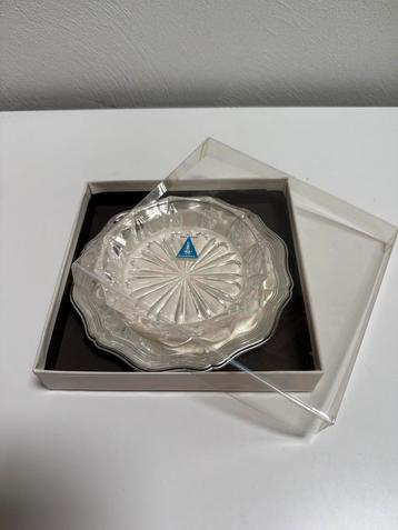 2 leuke Kristallen Schaaltjes. 1 in Doos beschikbaar voor biedingen