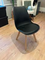 4 Eetkamerstoelen zwart kunststof met eiken look poten, Ophalen, Zo goed als nieuw, Zwart, Kunststof