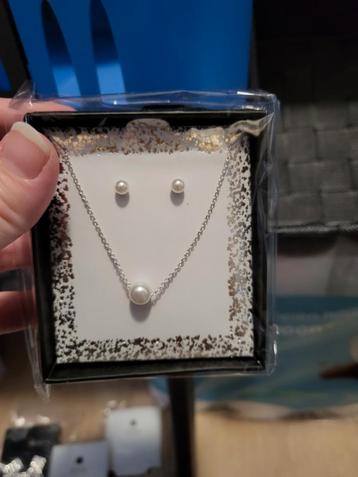 nieuwe sierraden set parelvorm oorbellen & ketting np €14,99 beschikbaar voor biedingen
