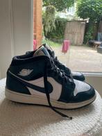 Jordans, Blauw, Ophalen of Verzenden, Sneakers of Gympen, Gedragen