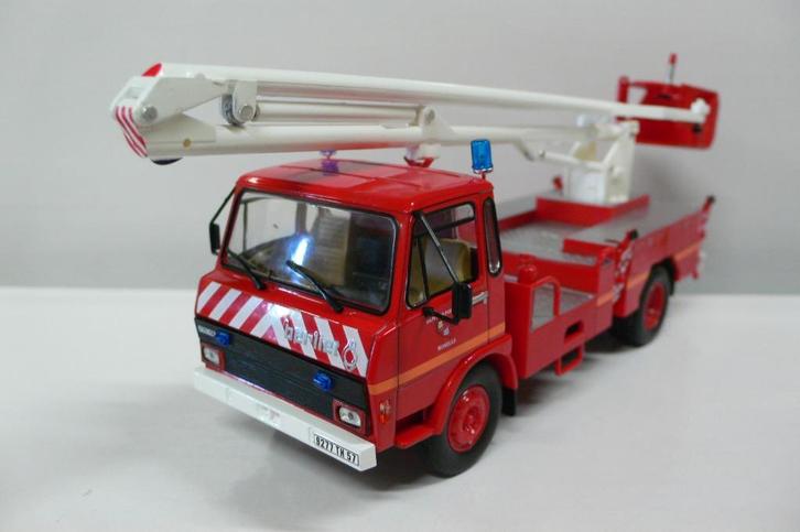 berliet 770kb brandweerhoogwerker-altaya- 1/43, Hobby en Vrije tijd, Modelauto's | 1:43, Nieuw, Bus of Vrachtwagen, Overige merken