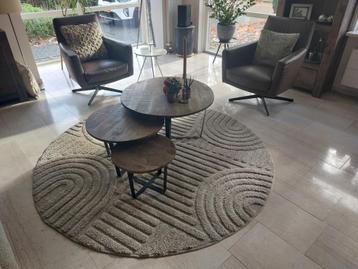 Een modern 200cm rond vloerkleed in de kleur beige beschikbaar voor biedingen