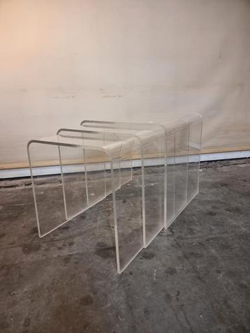 Vintage nesting tafel set plexiglas acryl beschikbaar voor biedingen