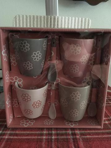 4 koffiebekers, maatje Senseo met lepeltjes NIEUW beschikbaar voor biedingen
